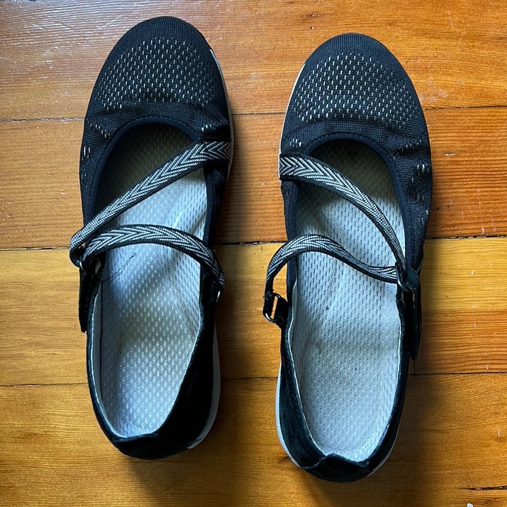 Dansko flats